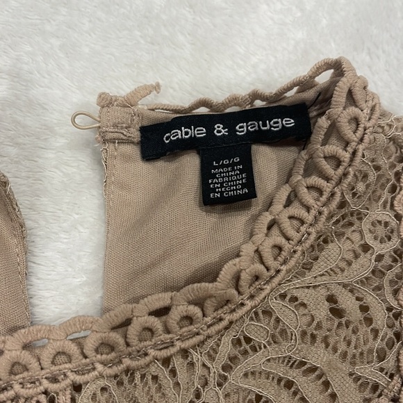 Woman’s Tan Lace Tank-top - Picture 2 of 5